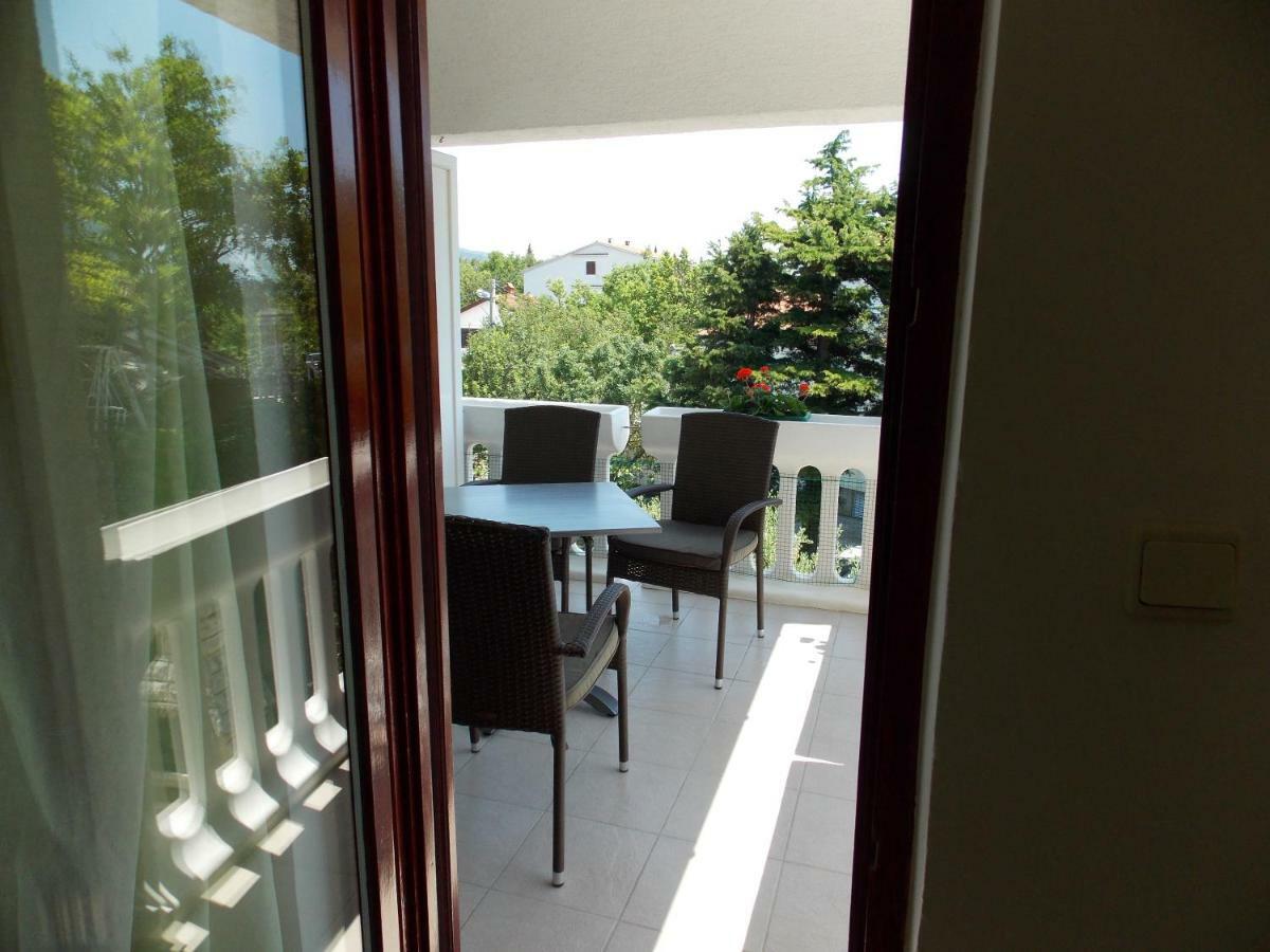 Apartments Rogic Jadranovo Bagian luar foto